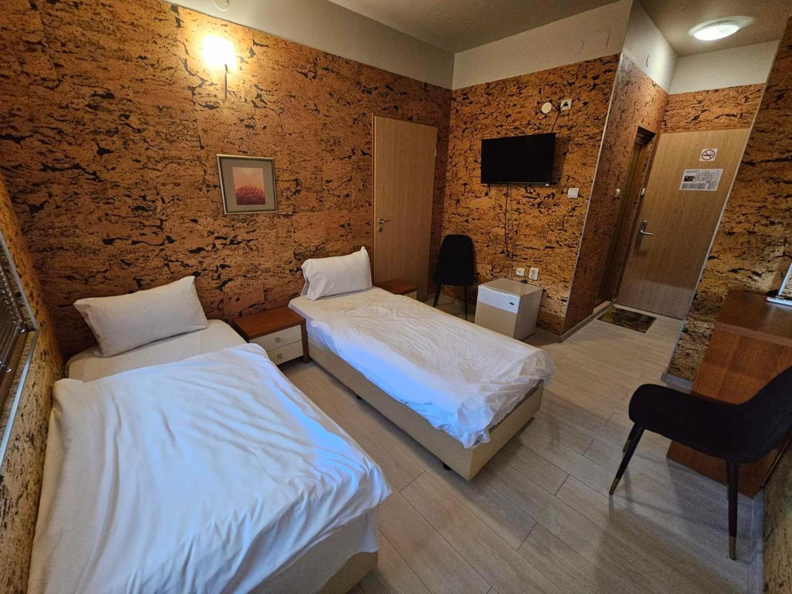 Complex Racic Hotel Voyvodinovo Buitenkant foto